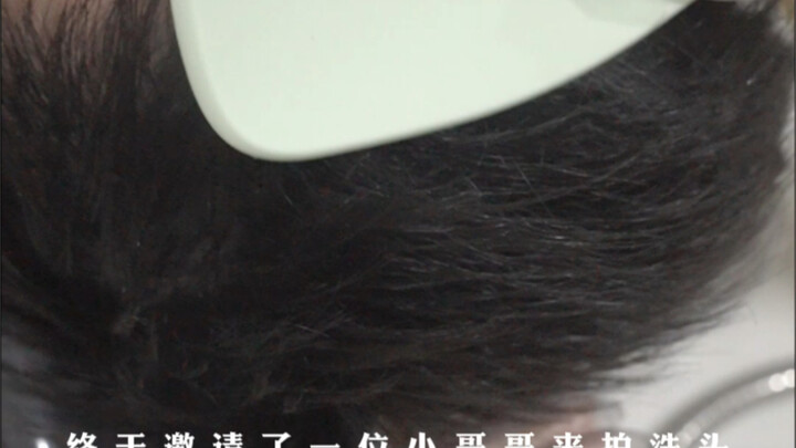 عائلة تشي تيّ صورت فتيانًا! في مشهد غامر يشبه تساقط الثلج، استعارت صديقة الزبونة حبيبها لتصوير الفيد