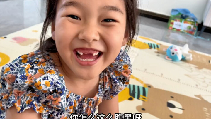 صغير في السن لكنه يبدو كبيرًا بالعمر