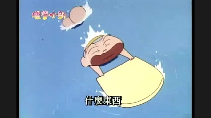 Trong bể bơi có cá mập mông