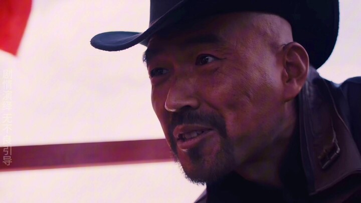 This wedding procession is so weird—everyone carrying the sedan chair is walking backward!