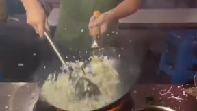 Tôi cũng biết dùng chiêu “quay tay móc” mà, chỉ có điều là bạn sẽ phải ăn dưới đất thôi