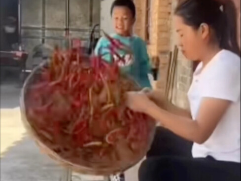 Đưa điện thoại cho tôi (bản gốc)