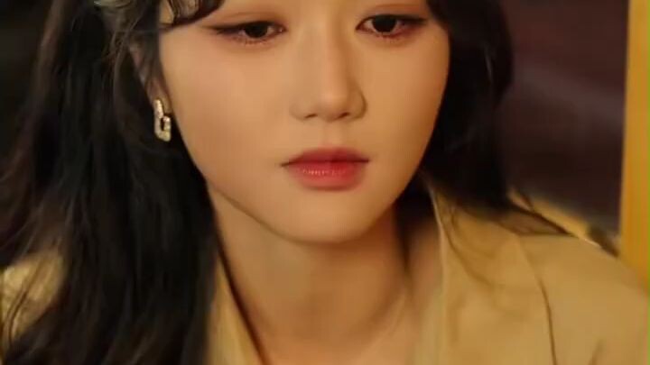 Ke Chun & Yue Yuting..Ibu tiri paksa nikah, pacar kurir ternyata bos rahasia, bikin perusahaan ibu t