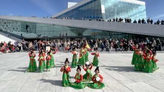 Norwegian street children perform a dance performance of "Night Banquet at the Tang Palace"