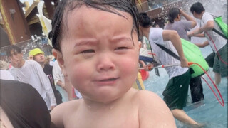 不是说不泼小孩吗