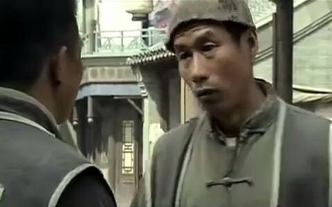 Wen San makan bebek panggang, bertemu dengan teman lama yang hampir tidak dikenalinya, wajahnya penu