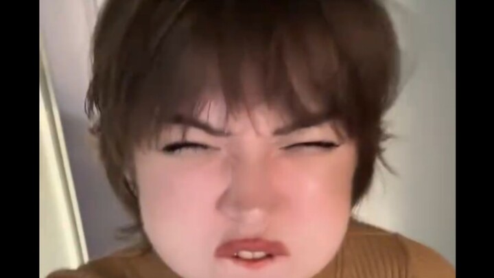 Eat heartily, gobble it down—so gorgeous! With a look this stunning, who in the world could possibly