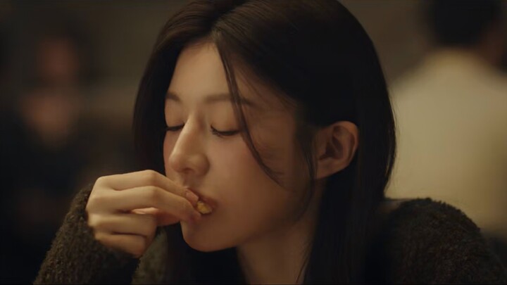 สีหน้าของเธอสุดยอดมาก แถมยังหน้าตาสวยจริงๆ!