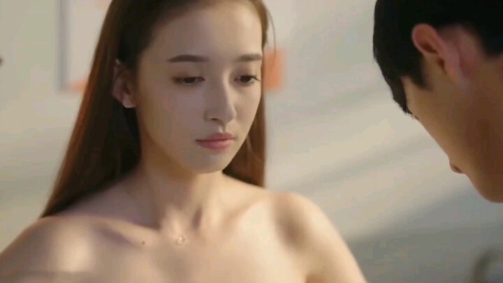 [Film&TV] She is too shy to remove her coat