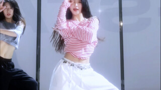 ทำไมกลางคืนถึงมีดวงดาวอยู่เสมอ! ใครกันนะคิดท่าเต้นเทพขนาดนี้ สวยเกินไปแล้ว! "นิดหน่อย" ท่าเต้นโดย Qi