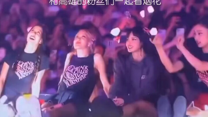 ลูกสาวทั้งสี่กับบลิงค์จะคอยเดินหน้าไปด้วยกันเสมอ (อย่าคอมเมนต์อะไรแย่ๆ นะ) ทางการช่วยเพิ่มกระแสให้หน