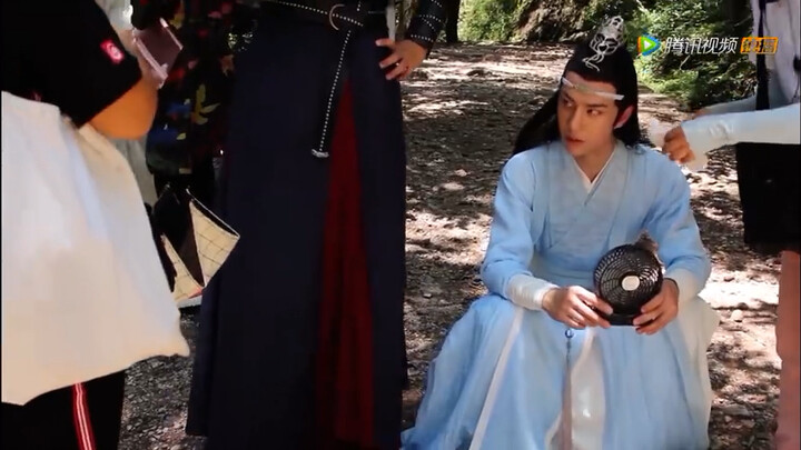 Ya ampun, bocoran-bocoran ini benar-benar bikin meleleh!! Saya bersujud pada Ayah Angsa [