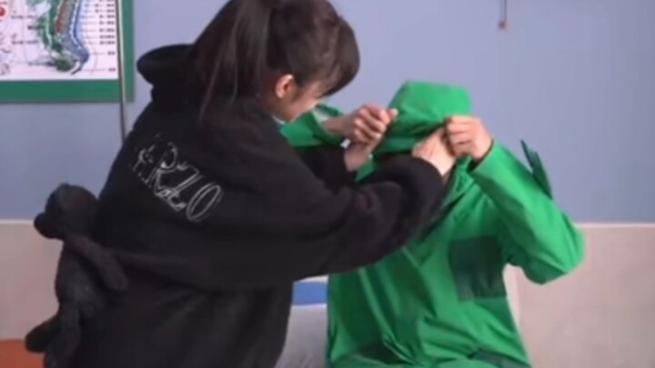 Trong đoạn hậu trường cũng giống như Trương Vạn Sâm, bảo sao đạo diễn vừa nhìn ảnh tạo hình đã nói n