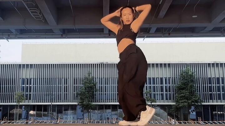 No one on the Internet can dance to the texture of XG's debut song Tippy Toes