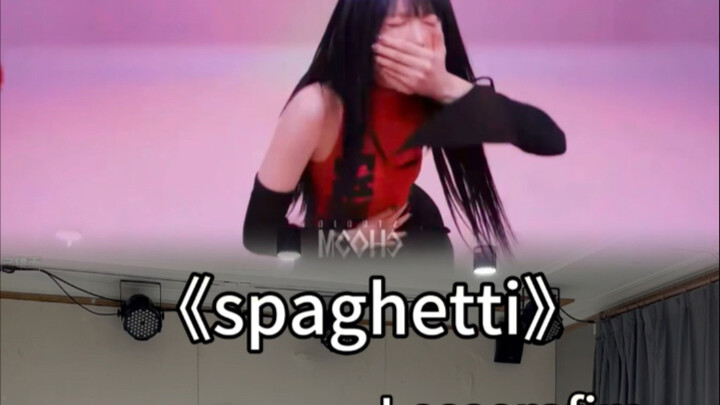 الشخص الأول الذي جعل القيء جزءًا من الرقص هو ببساطة عبقري.