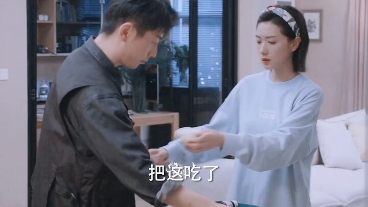 “Anh yêu em” “Anh yêu em nhiều hơn nữa” “Cả hai cùng nỗ lực vì hạnh phúc, cùng thay đổi vì nhau – tì