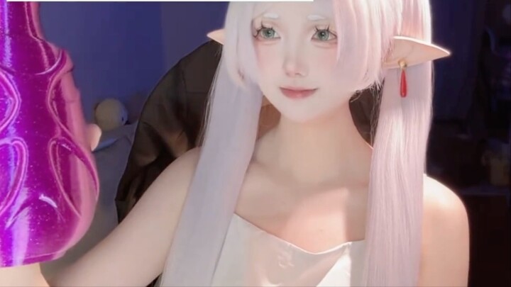 Flat chest🍒 frieren cosplay😩