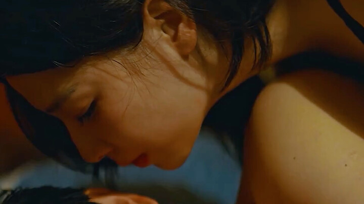 A woman frequently went diving in the wild—little did she know that a shocking secret was hidden und