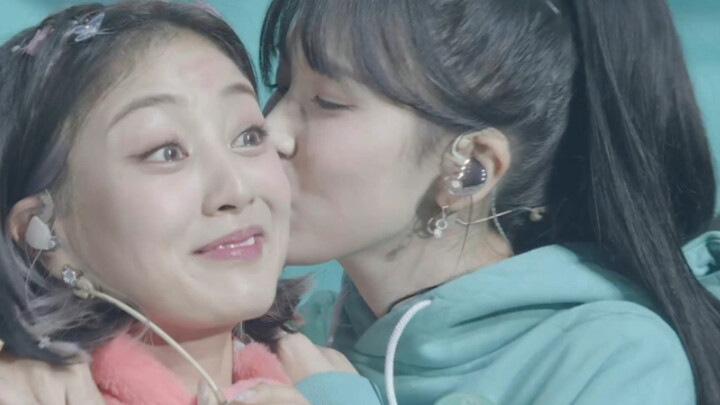【ทไวซ์】พัคจีฮยอนแบบโบโบครบทุกคน สมาชิกในทีมถูกหอมจนหน้าบิดเป็นหน้าเจ็บ