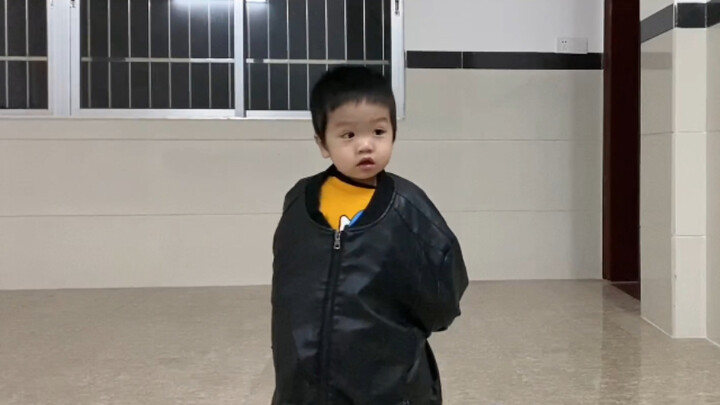 2-Year-Old Says “Bing Dwen Dwen” — So Cute It’ll Shoot Your Blood Pressure Through the Roof!