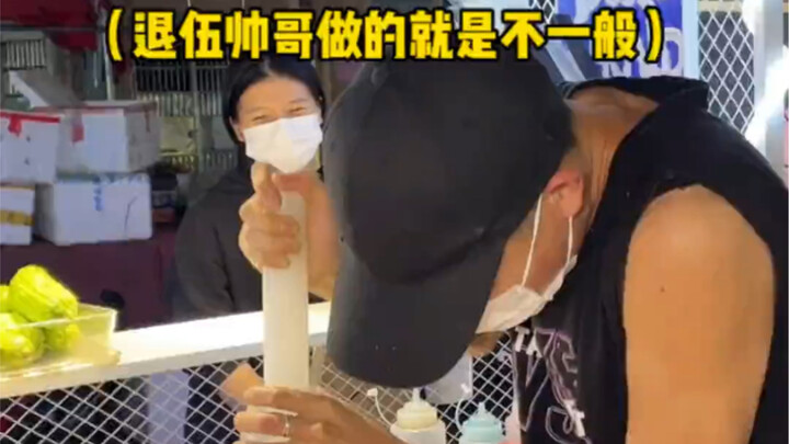 长沙偶遇帅哥做的苦瓜柠檬茶，我哈喇子流个不停嘿嘿