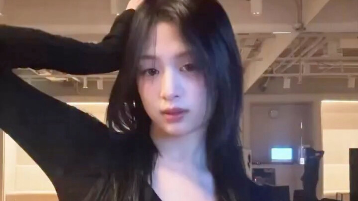 เจิ้งหย่าเสวียนเต้นเพลงมาร์ชของตัวเอง