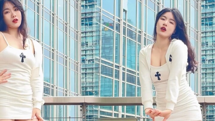 【Beauty】Phut Hon, first time wearing high heels, big pendulum!