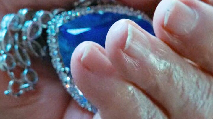 Mengapa Rose melempar Heart of the Ocean dalam film Titanic?