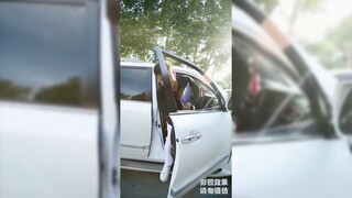 [EN SUB] CEO Runs Into Old Classmate, Shocked by How Much They've Changed