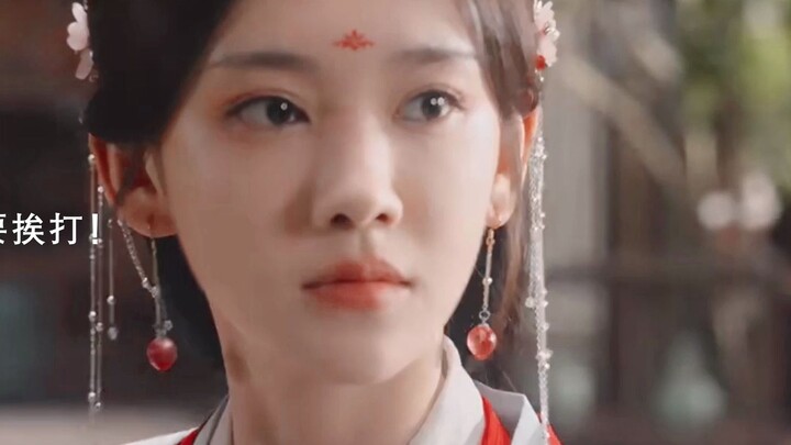 Siapa yang nggak ketawa ngakak lihat adegan si tokoh utama perempuan ngayun cambuk ini? Sampai anjin