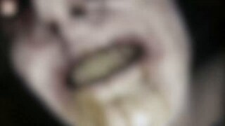 Jia Ran was playing a horror game and was frightened by a sudden attack, and she screamed a high-pit
