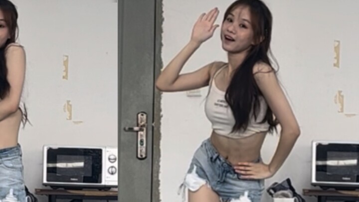 【Menmen】The schoolgirl whistles in the activity room and asks you to click in to see the hwi cover o