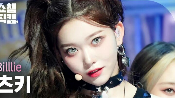 إله إدارة التعبيرات! حتى عندما يأكل ورقة، يبدو الأمر طبيعياً جداً!