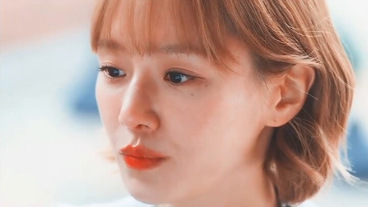 หัวเราะนางเอกก็พยายามทำตัวน่ารักเอาใจพระเอกเพื่อจะได้เข้าใกล้แต่พระเอกเข้าใจผิดคิดว่านางเป็นคนป่วย ฮ