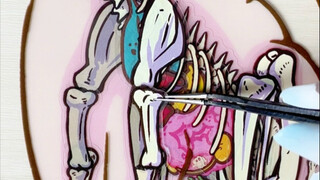 أليس صحيحًا أن ملصقات المناظر الطبيعية تُشرّح القطط الصغيرة؟ كرة الفرو الصغيرة بداخلها جميلة جدًا!
