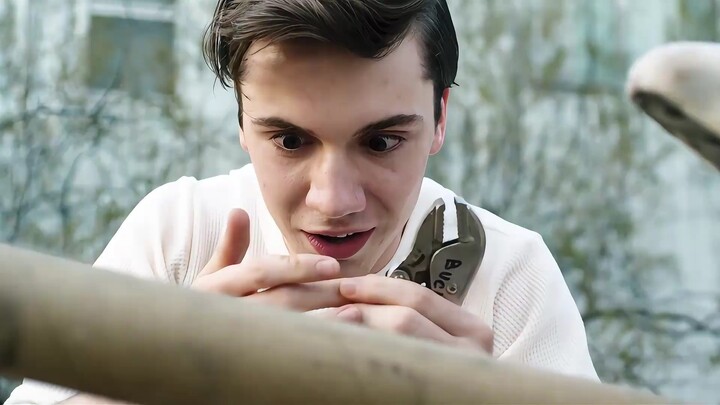 عض الصبي رباط شعر زميلته في الفصل، ليكتشف بعدها أن لديه قدرة خاصة! فيلم رعب