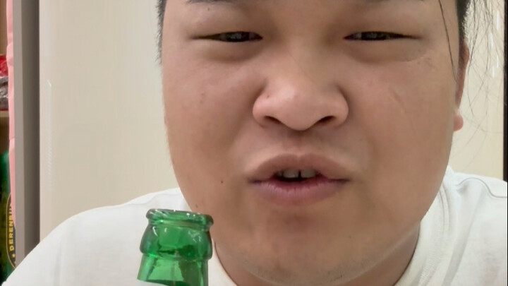 这么多年了敬自己一杯