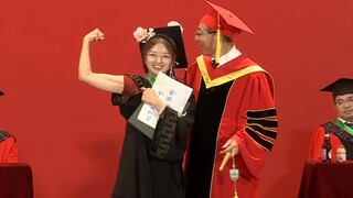 When a sweet girl shows off her muscles to the president of China Agricultural University, it's quit