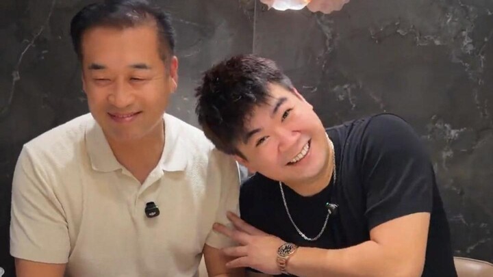 Người đàn ông ăn hải sản ngon nhất toàn mạng? Rốt cuộc ở nhà anh ấy ăn gì!