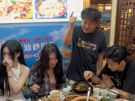 My elementary school classmates really like me.