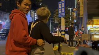 Mencabut pedang untuk mendapatkan set pakaian ajaib