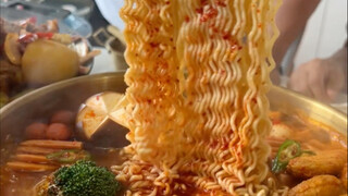 When people of different incomes in Korea eat instant noodles~