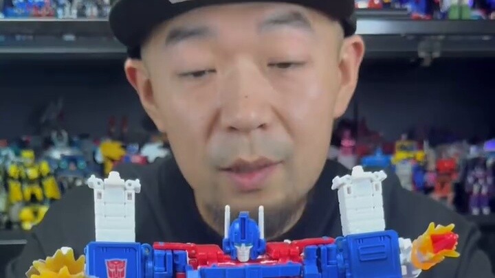 Produk lini klasik versi Jepang yang sebanding dengan MP, SS199 (SS86) Commander Grade Ultra Magnus