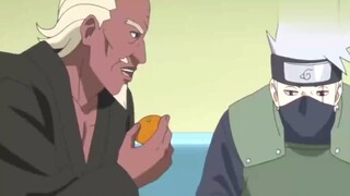 Naruto: Kakashi makan jeruk dan harus menghilangkan urat putihnya