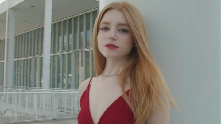 Brothers, open your eyes to the world—cute and sexy European‑American ladies strut down the runway i