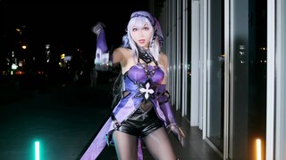 近景 全身无后期运镜 黑天鹅