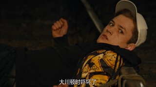 精神小伙刚跳下飞机，突然被告知没有降落伞！