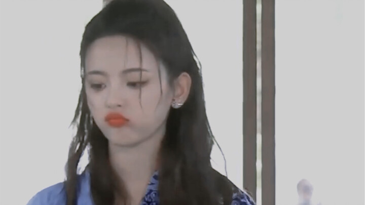 Help! Does she even realize how gorgeous she looks with wet hair? And she’s hilarious too—she’s been