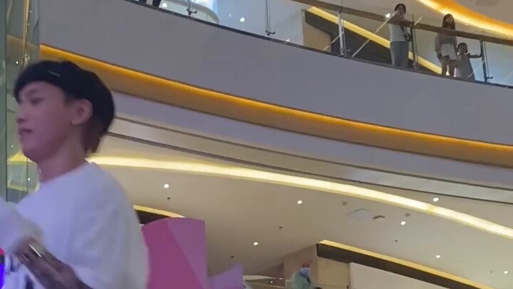 【معركة شياو لي جياو】 عندما أستمع إلى أغنية ساكورا...