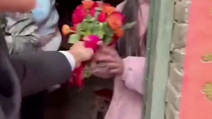 Ini adalah cinta pertama yang paling indah, sangat manis